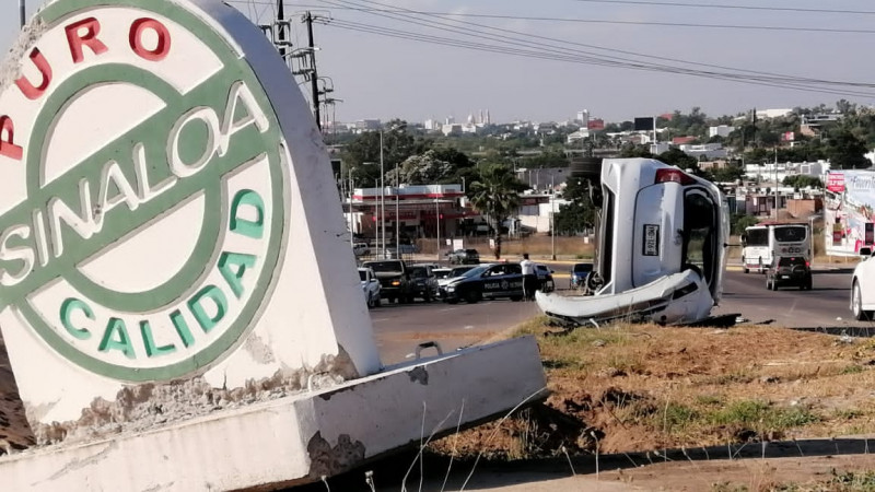 Accidente automovilístico deja dos mujeres heridas