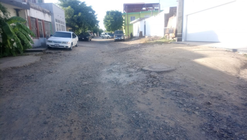 Piden la pavimentación de la calle Francisco Medina
