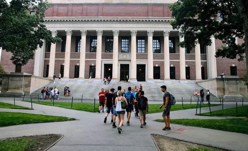 Tribunal apoya la política de Harvard en favor de hispanos y afroamericanos