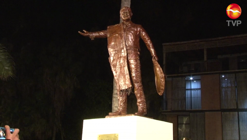 Con homenaje y estatua reconocen a José Alfredo Jiménez