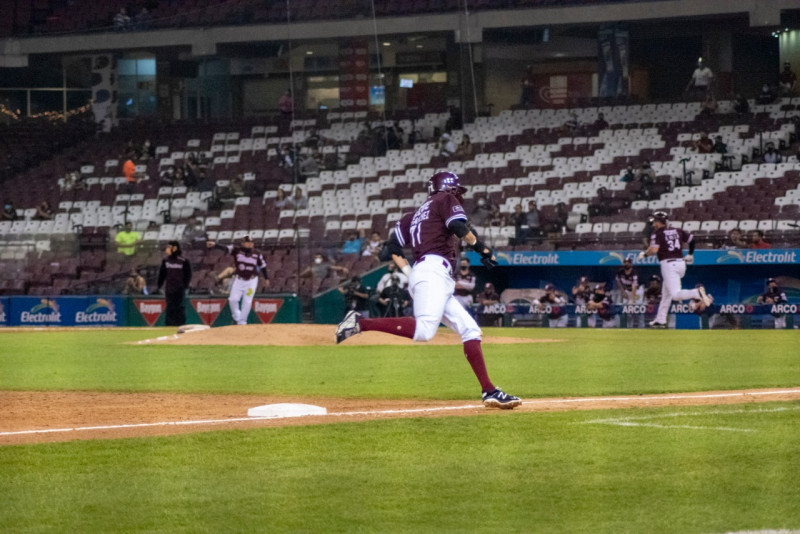 Tomateros amarra la serie al vencer 11-6 a Naranjeros
