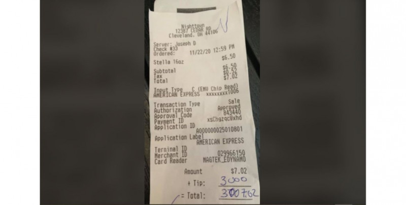 Hombre compra una cerveza y deja 3 mil dólares de propina para ayudar a restaurante