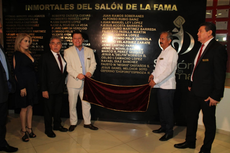 Entronización al salón de la Fama al Mérito Municipal de Culiacán el 18 de diciembre