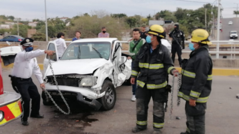 Personas lesionadas deja accidente de transito tipo carambola sobre la avenida obregón