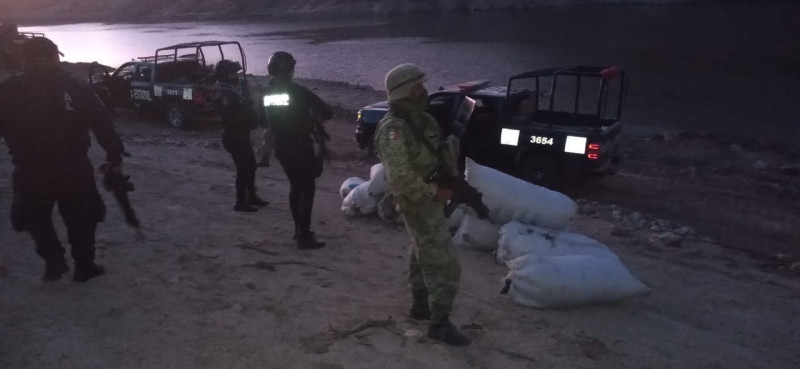 Asegura BOMU costales de aparente mariguana