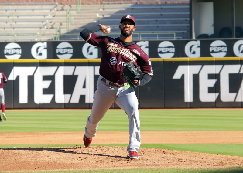 Naranjeros blanquea a Tomateros 2-0 y asegura la serie