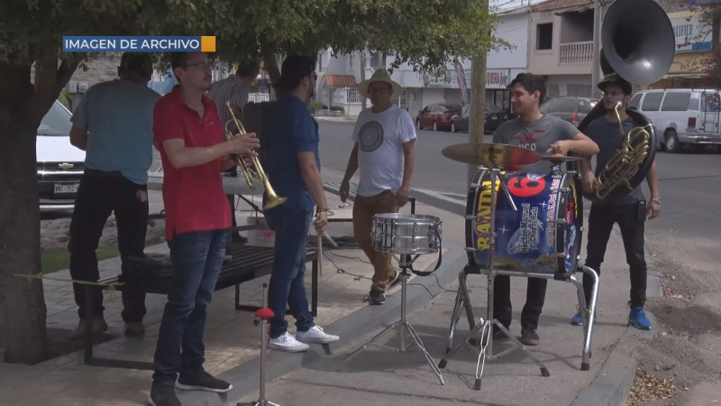 Músicos de Culiacán mantienen la esperanza que este diciembre mejore su situación económica