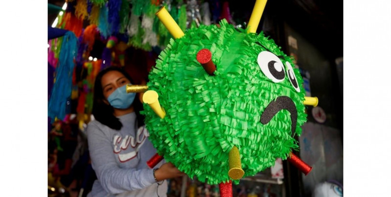 Una piñata de coronavirus para desahogarse en esta navidad