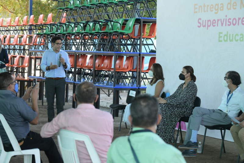 SEPyC entrega mobiliario a 85 planteles educativos de Mazatlá