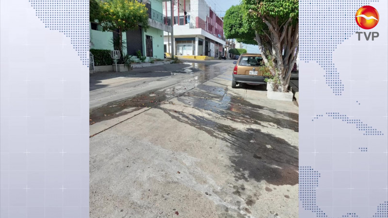 'Brotan' fugas de agua potable y aguas negras en Mazatlán