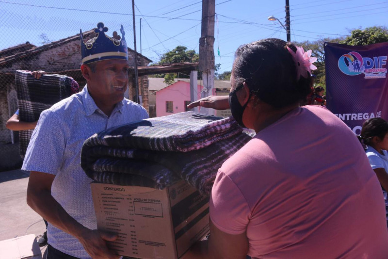 Entregan apoyos en comunidades serranas de Rosario
