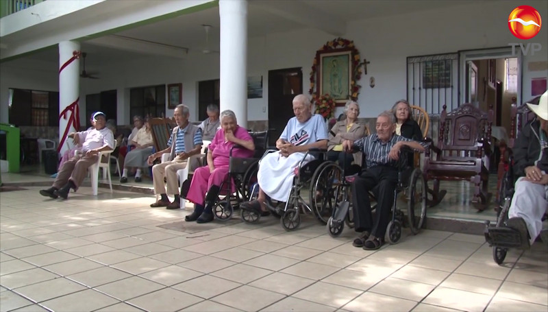 Resienten la falta de visitas adultos mayores del Asilo de Ancianos