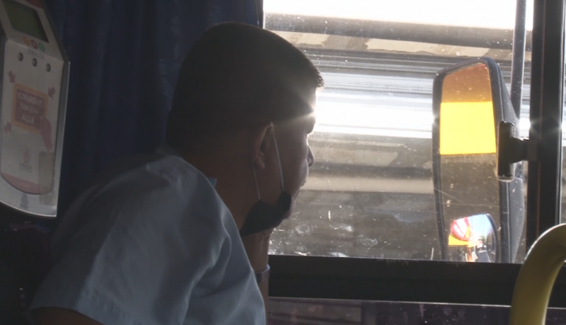 Realizan multa a camionero por no portar cubrebocas