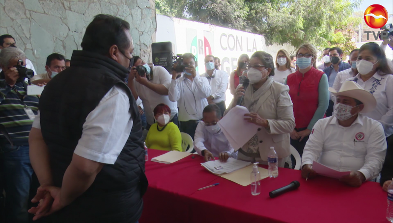 Se registra Fernando Pucheta como aspirante a la candidatura para la alcaldía de Mazatlán.