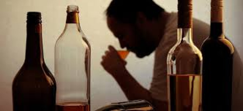Alcoholismo aumenta en pandemia