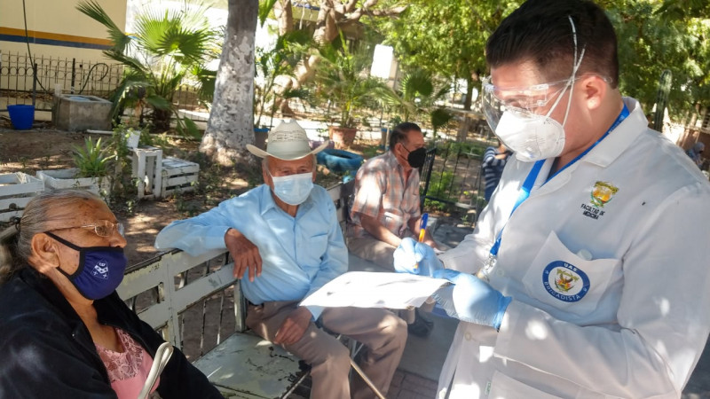 Brigadistas de la UAS participan en la vacunación COVID