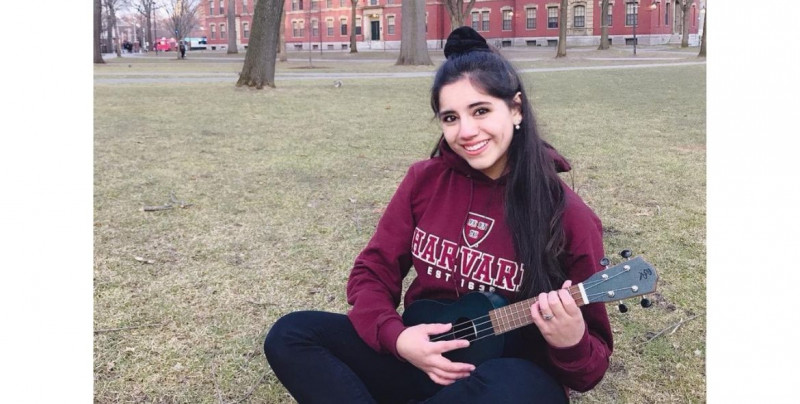Dafne Almazán: mexicana superdotada en Harvard y ahora también cantante de desamor