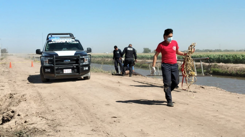Encuentran cuerpo flotando en canal de Navolato