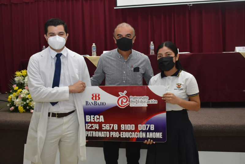 Estudiantes de Ahome reciben el pago de beca del Patronato Pro-Educación Ahome