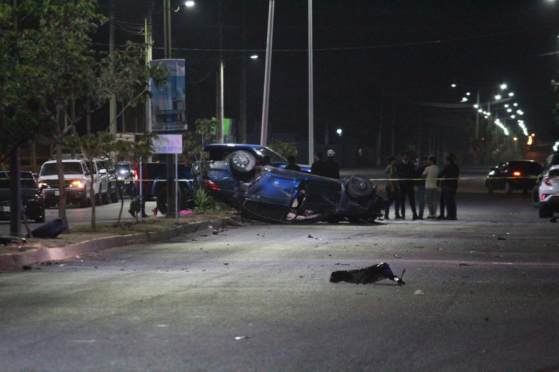 Muere mujer en volcadura
