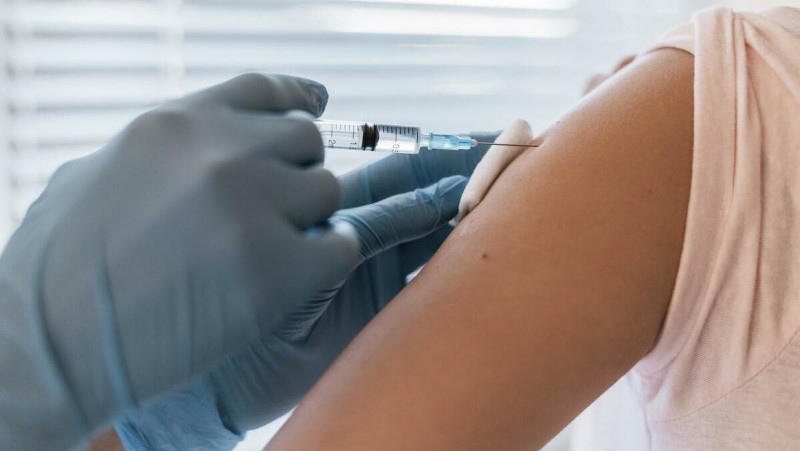 En mayo podría iniciar la vacunación a menores de 60 años