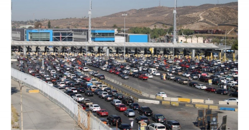 Después de un año con la frontera cerrada, México y Estados Unidos evalúan abrirla gradualmente