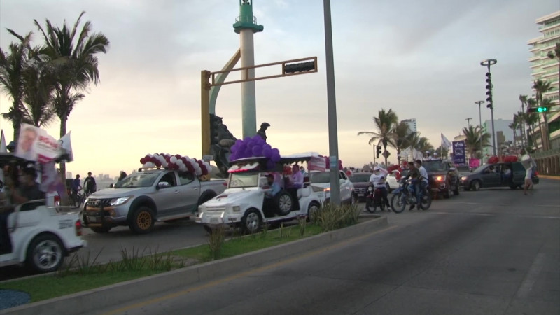 Realizan caravana de apoyo a Rocha Moya en Mazatlán