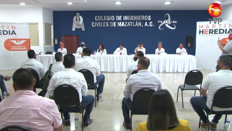 Sergio Torres presenta propuestas a arquitectos e ingenieros en Mazatlán