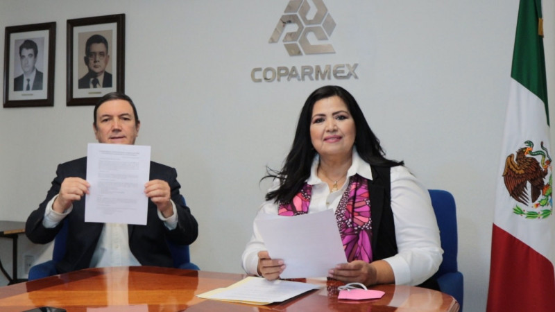 Rosa Elena Millán, primera candidata en signar 10 compromisos de Coparmex