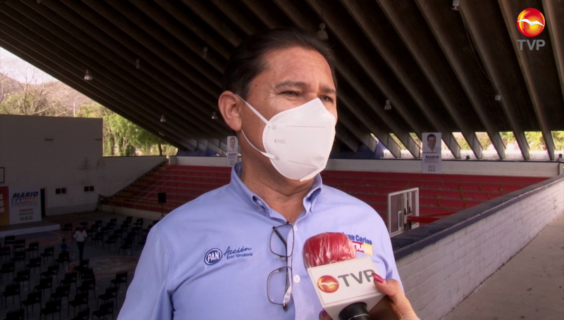 Juan Carlos Estrada desvía 400 mil pesos y ni se incomoda