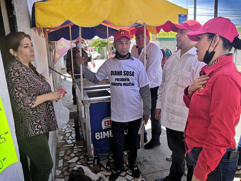 RECORREN LEOBARDO ALCÁNTARA Y DIANA SOSA LA COLONIA URÍAS EN MAZATLÁN