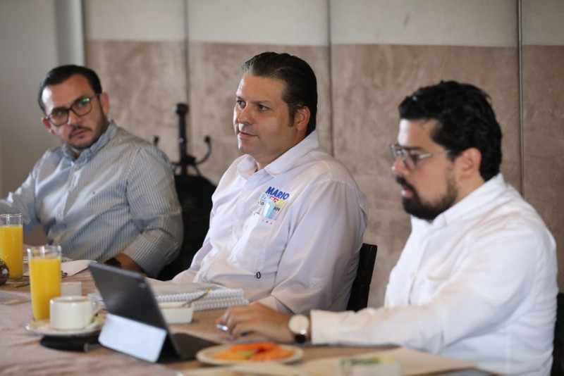 Mario Zamora, primer candidato en asistir a un diálogo sobre seguridad pública