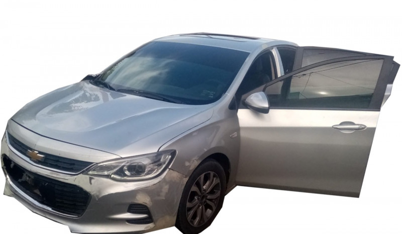 Se hace perseguir en auto robado y decomisan armas