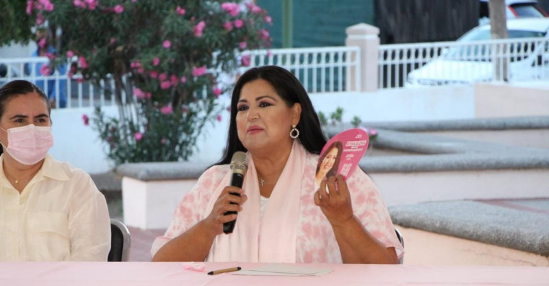 Nos convencieron sus propuestas y vamos a votar por usted, le dicen vecinos de Culiacán a Rosa Elena Millán