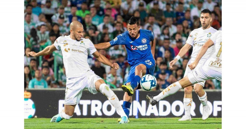 Cruz Azul visita esta noche a Santos buscando romper su maldición de más de 20 años sin ser campeón