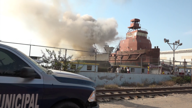 Se incendia embarcación en astillero