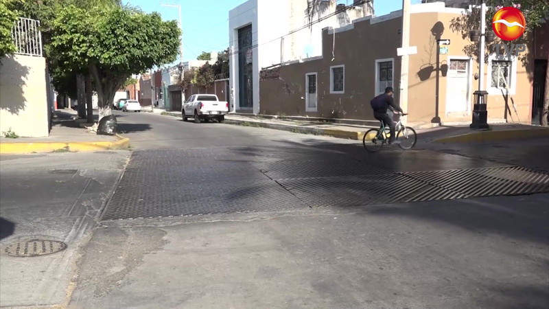 Atienden colectores previo a lluvias en Mazatlán