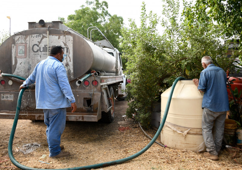 Abastece JAPAC de agua potable a comunidades que padecen de estiaje