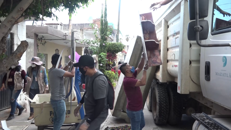 Campaña de descacharrización contra Dengue