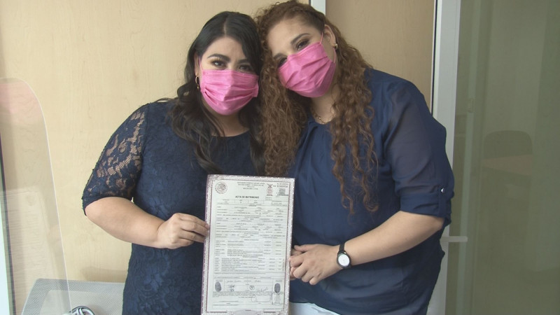 Janet y María la primer pareja LGBT de unirse en Culiacán