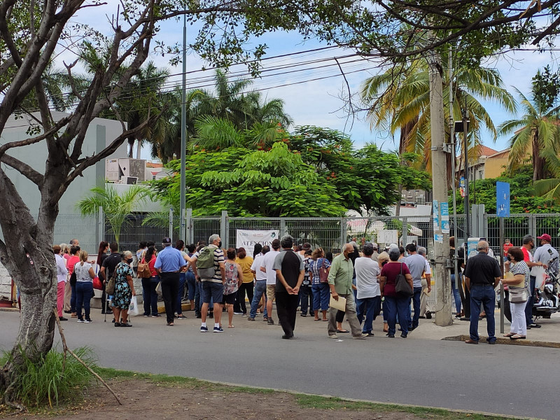 Así esperan ser atendidos adultos mayores en Clínica del ISSSTE en Mazatlán