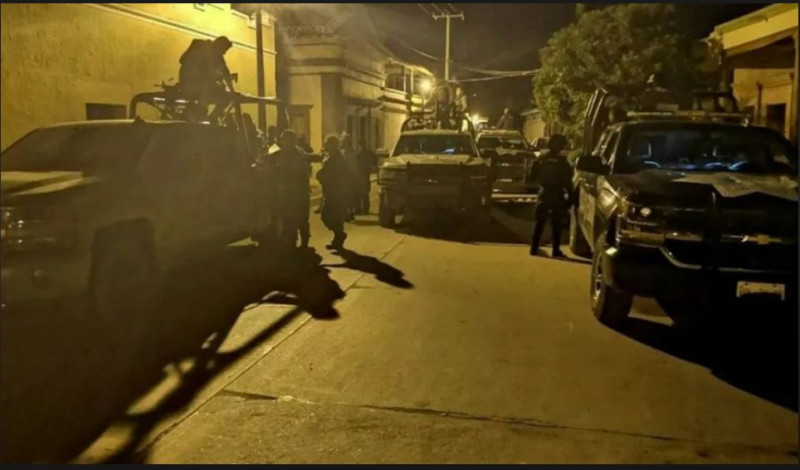 "Regañan" a policías municipales de Mazatlán por vejaciones en detención