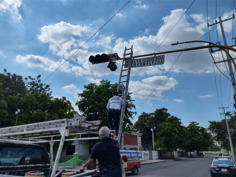 Policías viales de la SSPyTM restablecen semáforos