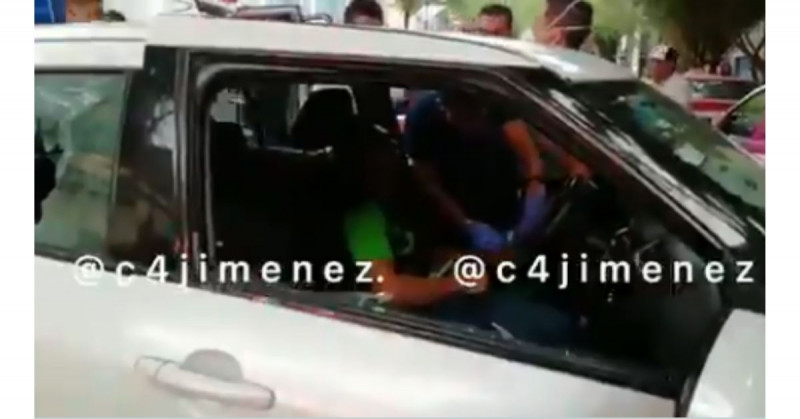 Indigna video de paramédico robando reloj y anillo a automovilista baleado de la CDMX