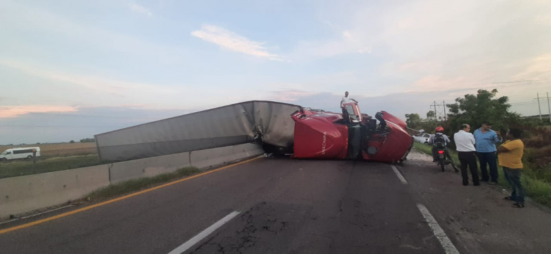 Accidente deja bloqueada la carretera México 15 al norte
