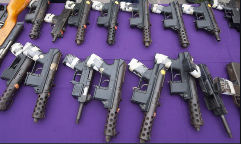 México prepara demanda a empresas de armas