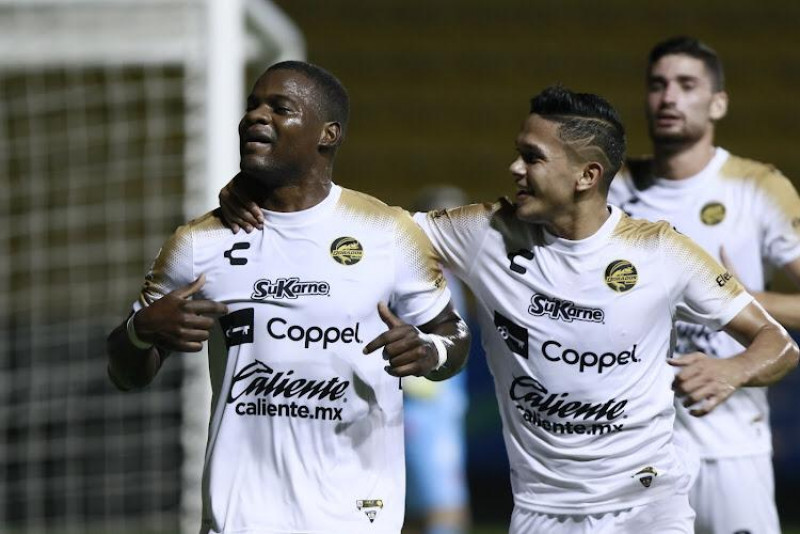 Dorados mantiene invicto y golea 4-1 a Cimarrones