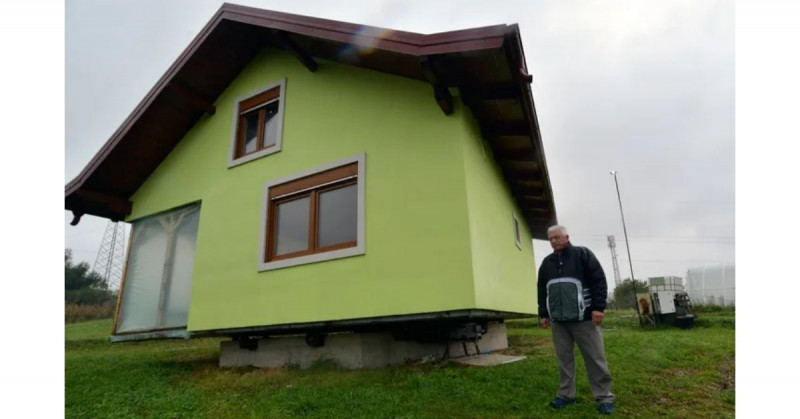 Hombre construye casa giratoria para complacer a su esposa