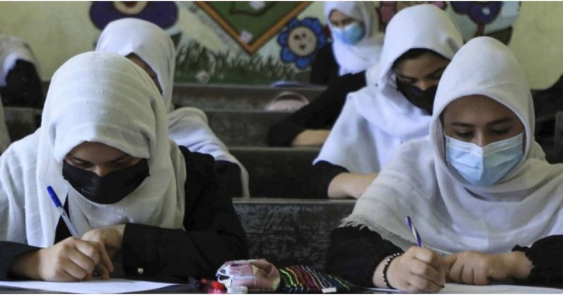 Los talibanes permitirán "pronto" a todas las niñas regresar a las escuelas