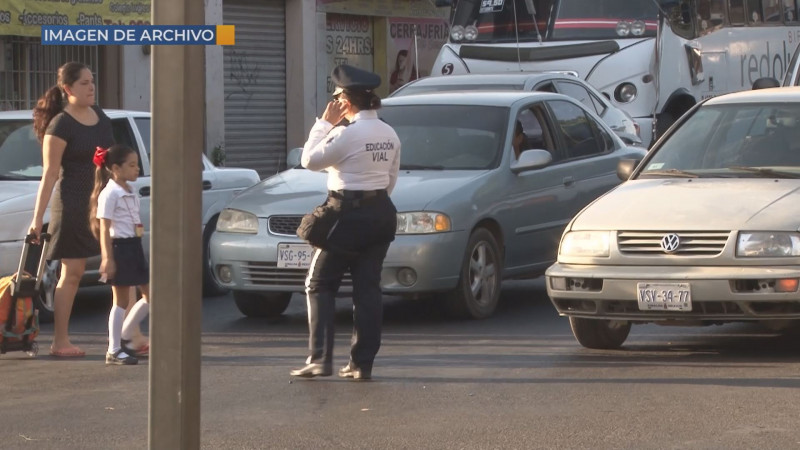 Se incrementa el tránsito vehicular con el regreso a clases presenciales